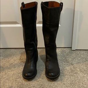 Worn a few times only- lucky brand